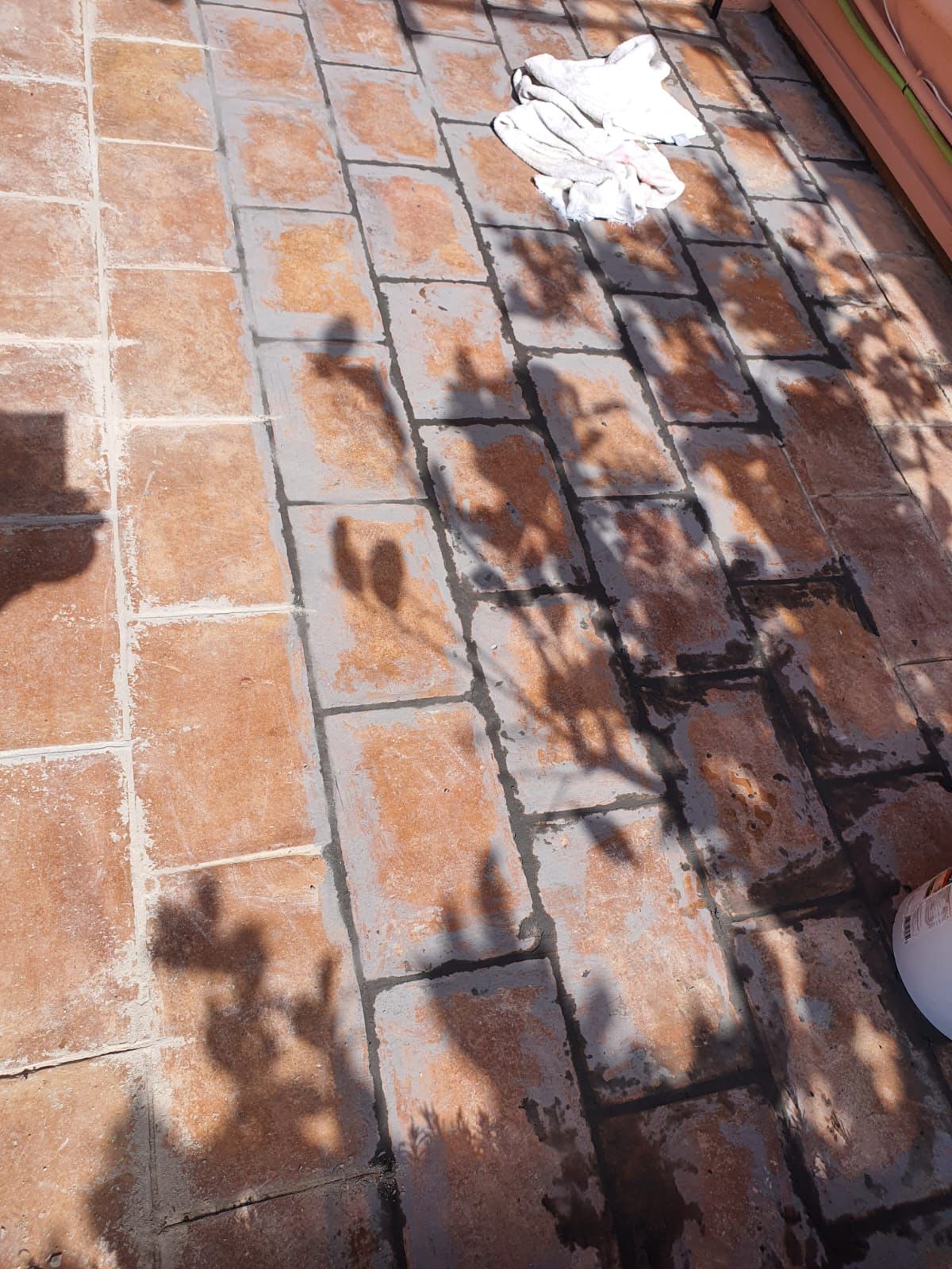 Renovación de suelo de terracota en vivienda particular (2024)